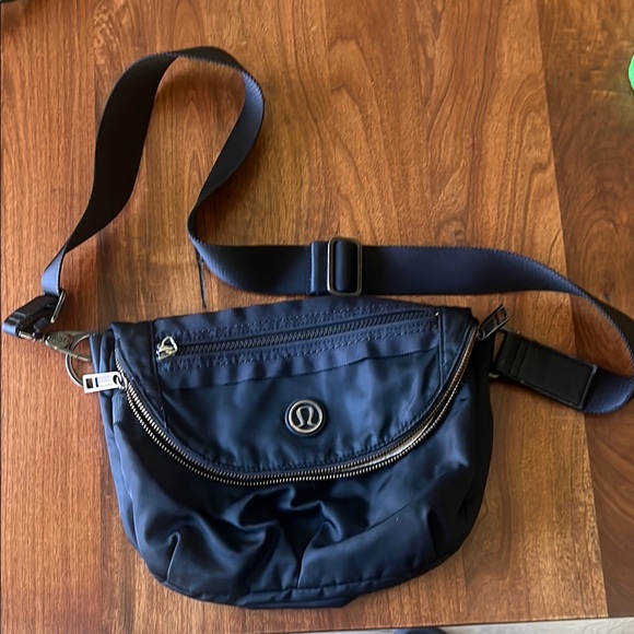 lululemon athletica Black Crossbody Bag - Picture 1 of 4